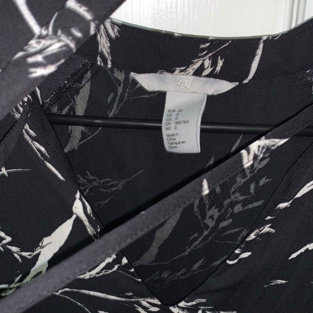 🎄FIRM PRICE🎄H&M pleated wrap dress - Picture 8 of 10
